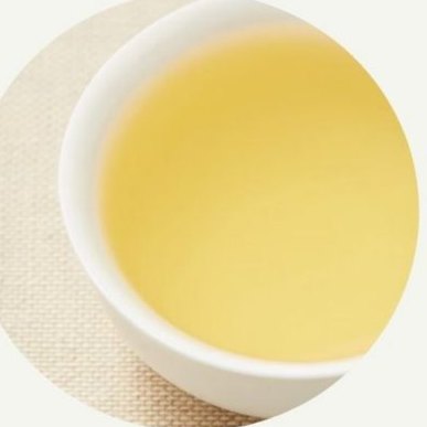 Màu nước trà xanh — vàng mật ong